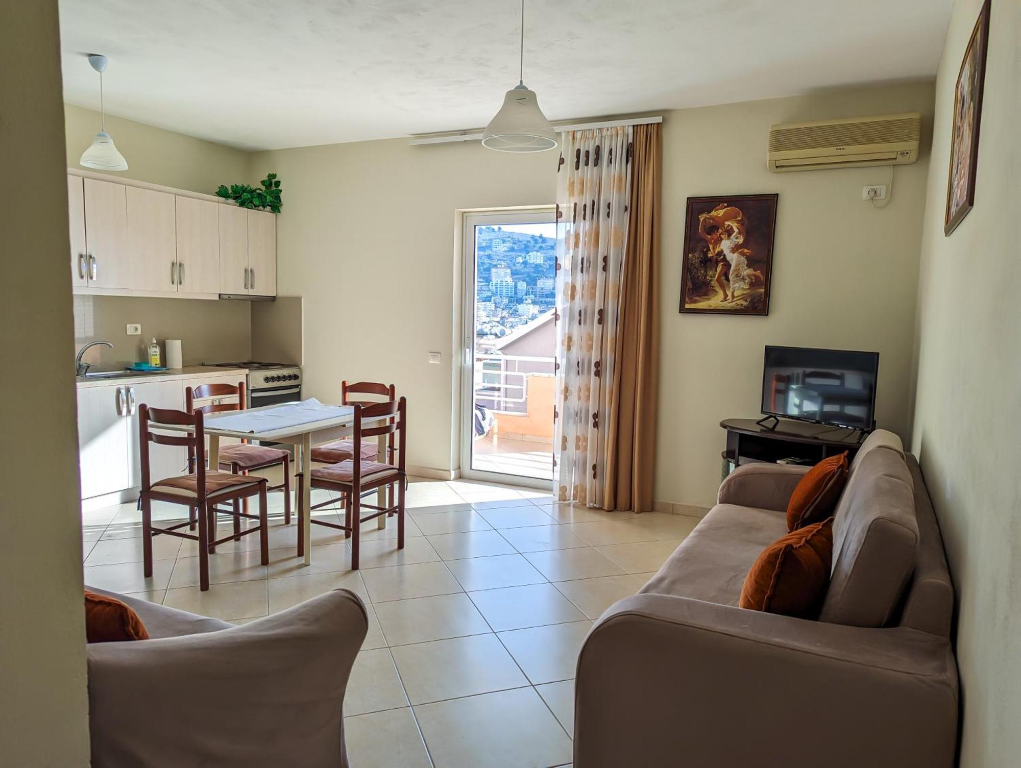 Sarah'S Apartments - 5 Min Walk To Beaches & Boulevard - Big Balcony! ساراندا المظهر الخارجي الصورة