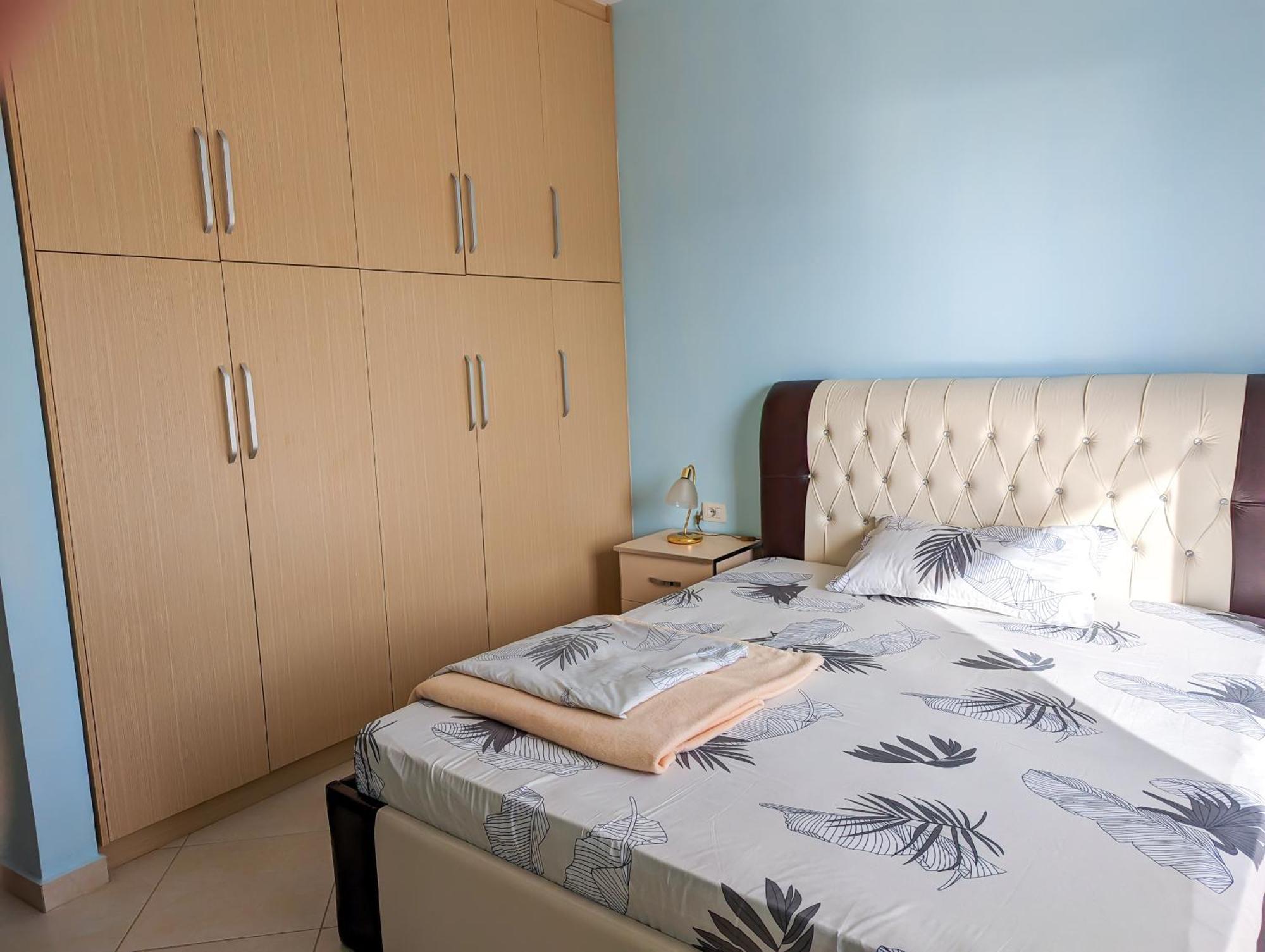 Sarah'S Apartments - 5 Min Walk To Beaches & Boulevard - Big Balcony! ساراندا المظهر الخارجي الصورة