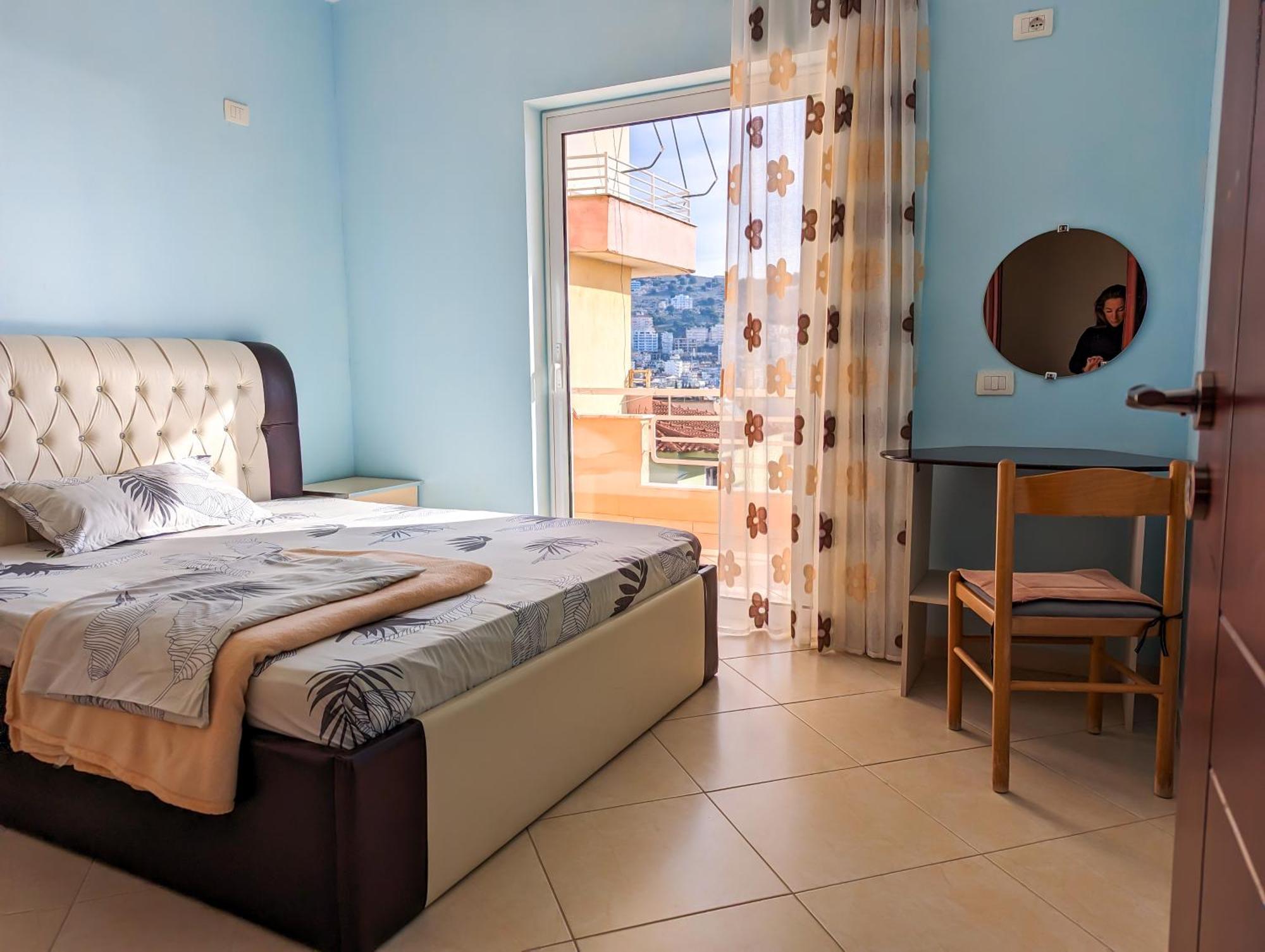 Sarah'S Apartments - 5 Min Walk To Beaches & Boulevard - Big Balcony! ساراندا المظهر الخارجي الصورة