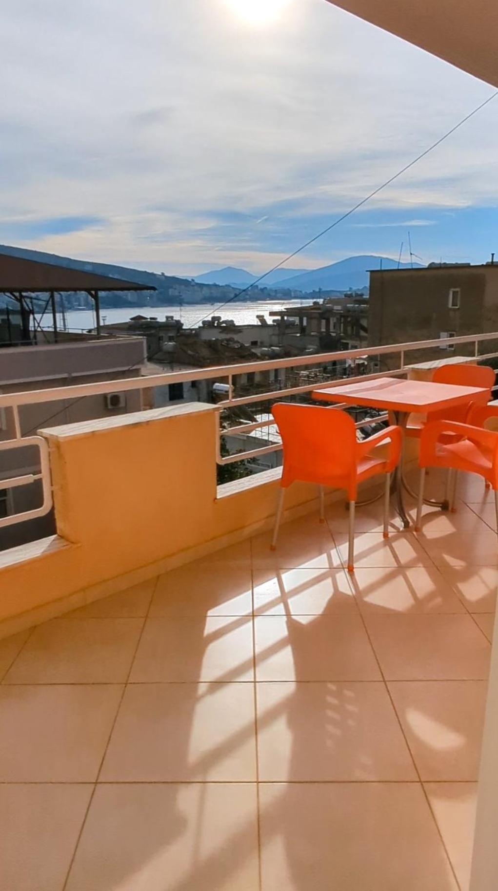 Sarah'S Apartments - 5 Min Walk To Beaches & Boulevard - Big Balcony! ساراندا المظهر الخارجي الصورة