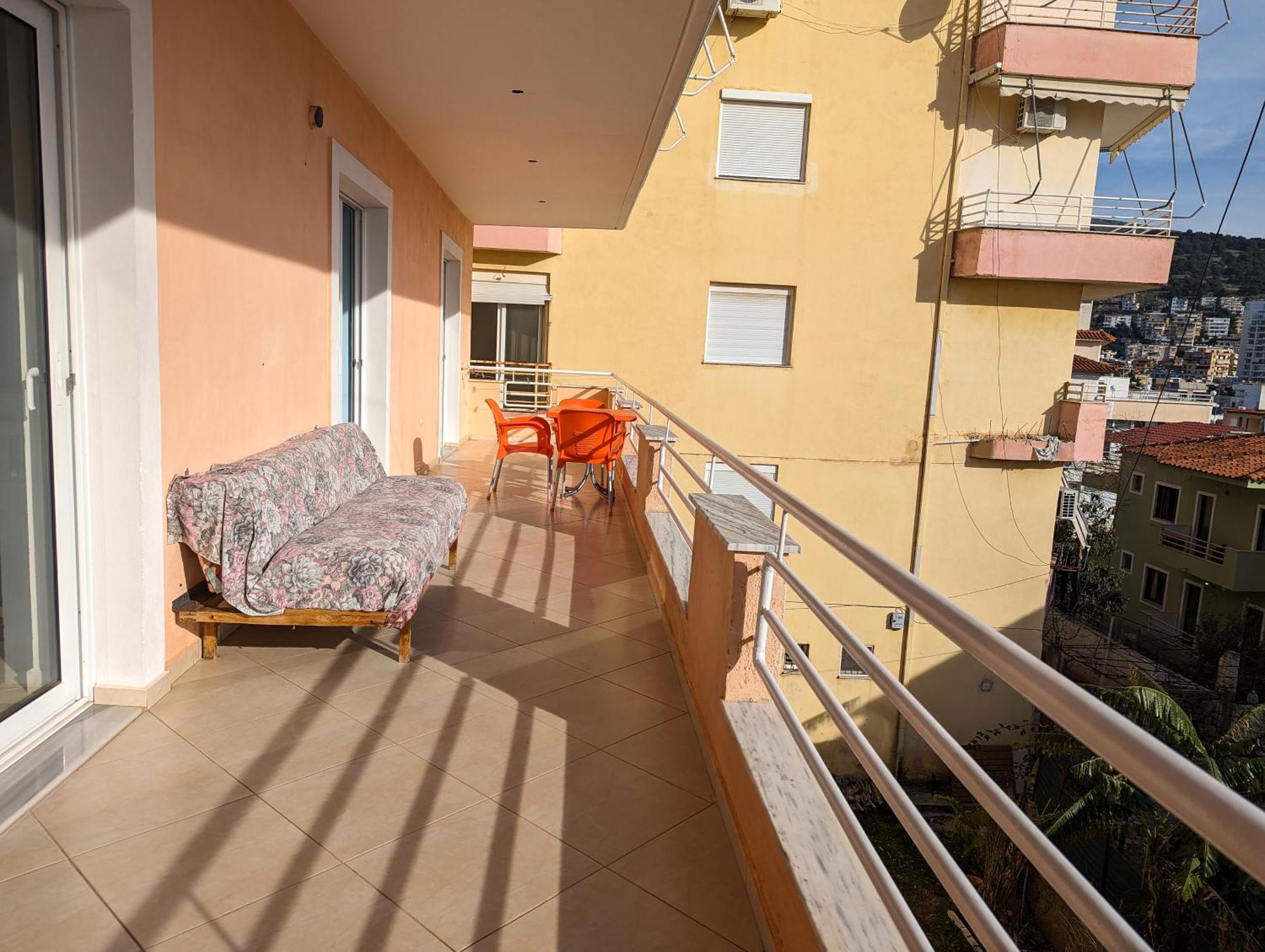 Sarah'S Apartments - 5 Min Walk To Beaches & Boulevard - Big Balcony! ساراندا المظهر الخارجي الصورة