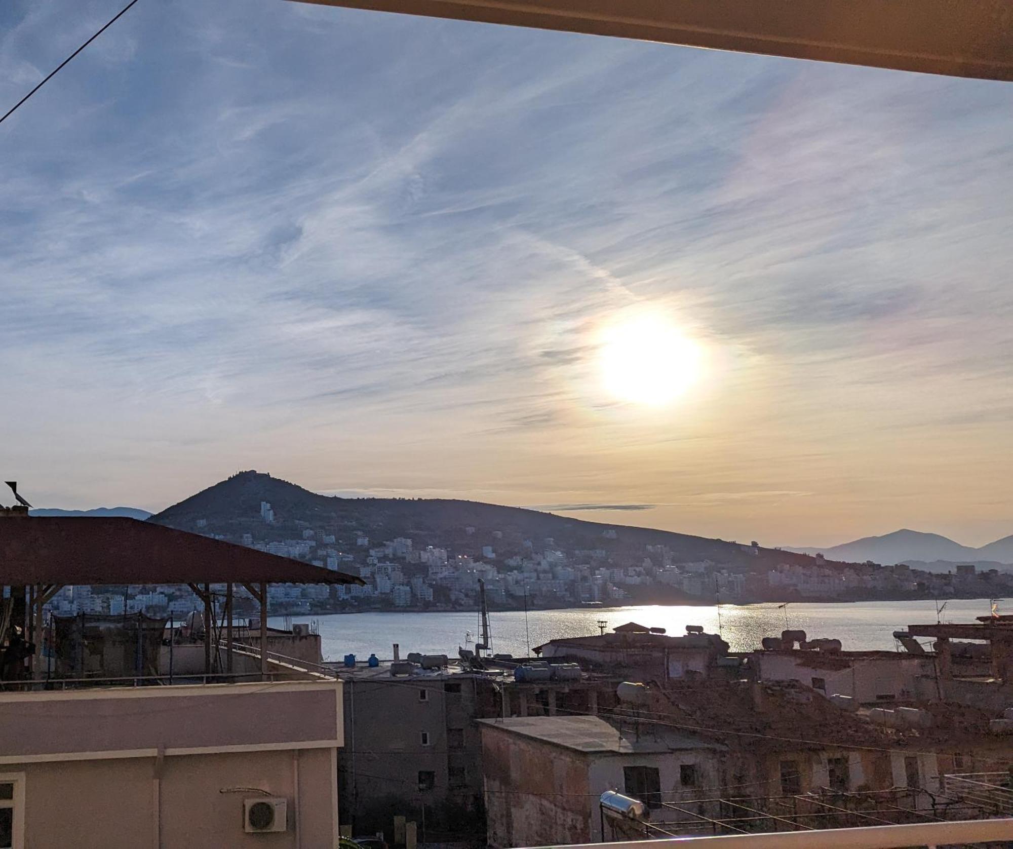 Sarah'S Apartments - 5 Min Walk To Beaches & Boulevard - Big Balcony! ساراندا المظهر الخارجي الصورة