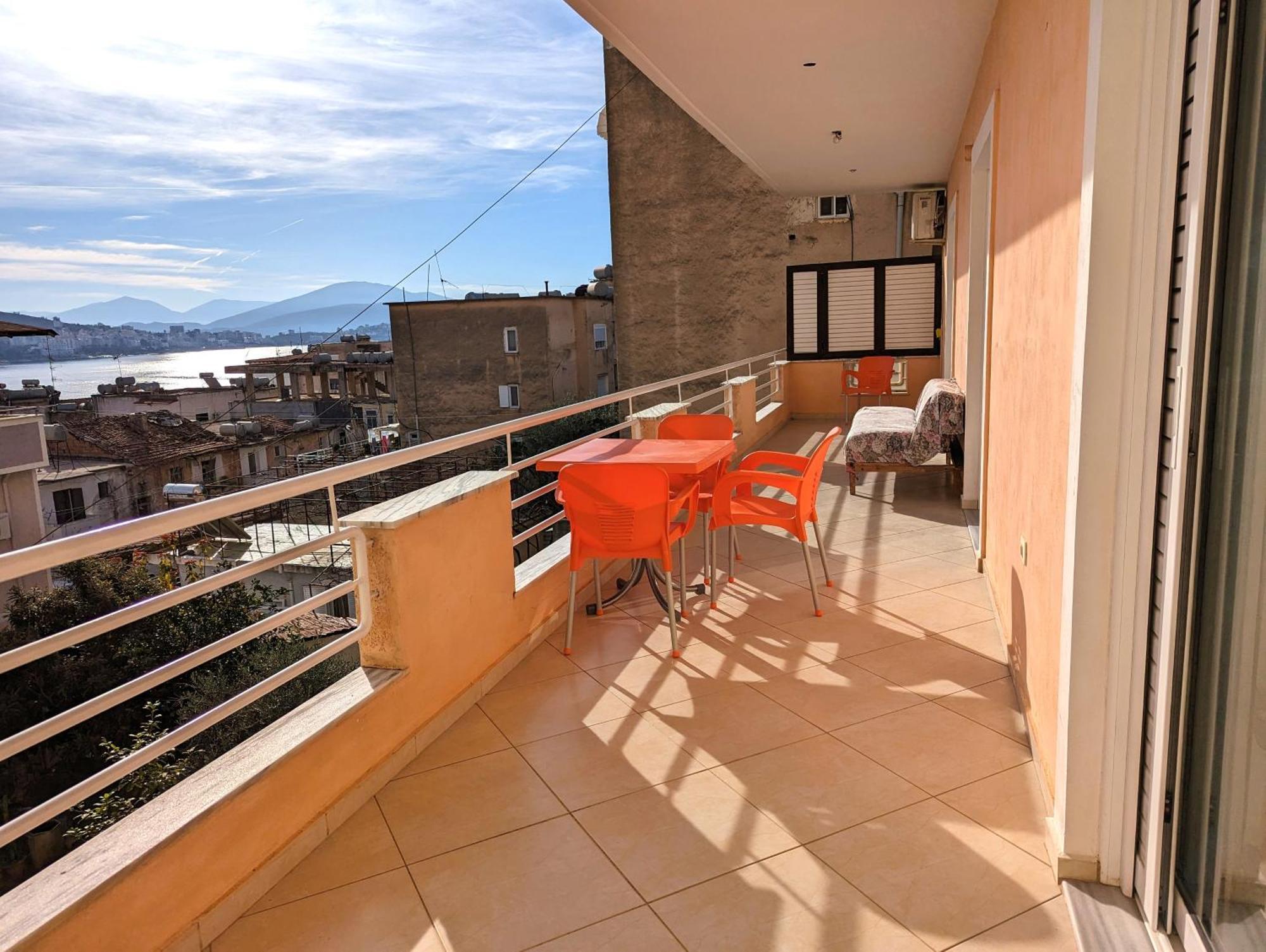 Sarah'S Apartments - 5 Min Walk To Beaches & Boulevard - Big Balcony! ساراندا المظهر الخارجي الصورة
