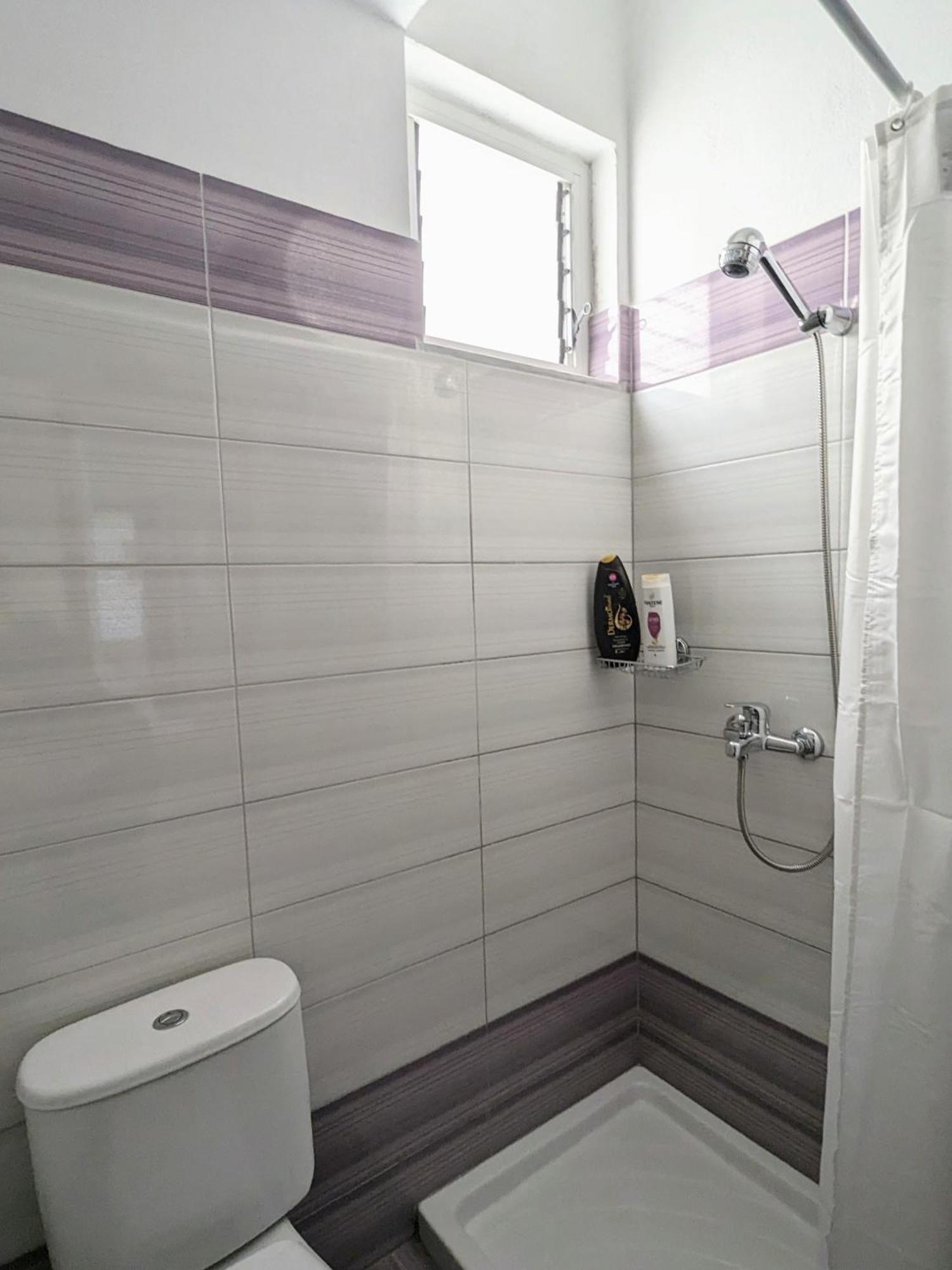 Sarah'S Apartments - 5 Min Walk To Beaches & Boulevard - Big Balcony! ساراندا المظهر الخارجي الصورة