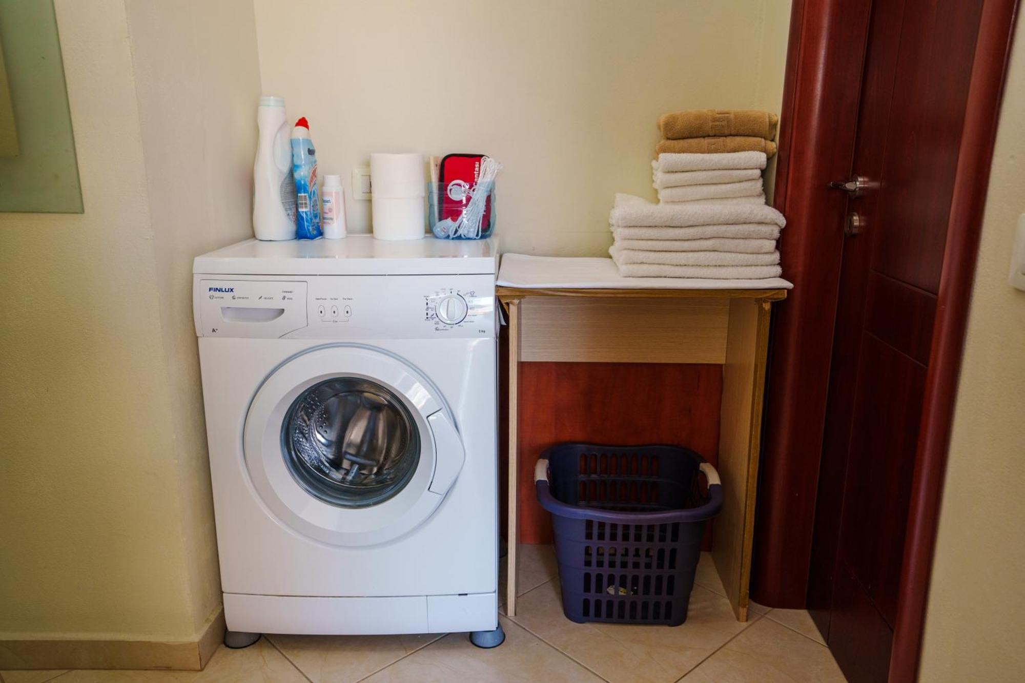 Sarah'S Apartments - 5 Min Walk To Beaches & Boulevard - Big Balcony! ساراندا المظهر الخارجي الصورة