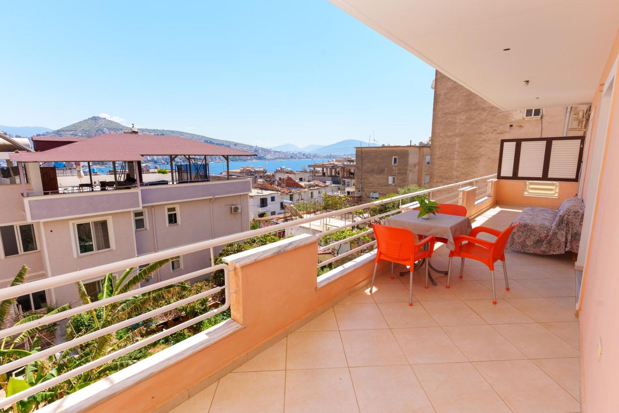 Sarah'S Apartments - 5 Min Walk To Beaches & Boulevard - Big Balcony! ساراندا المظهر الخارجي الصورة