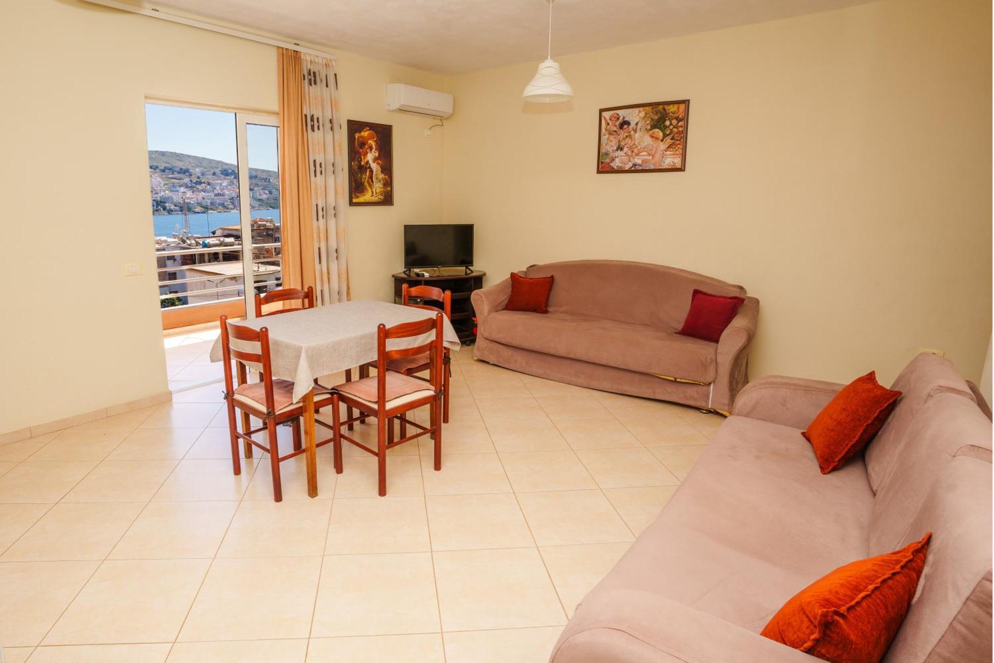 Sarah'S Apartments - 5 Min Walk To Beaches & Boulevard - Big Balcony! ساراندا المظهر الخارجي الصورة