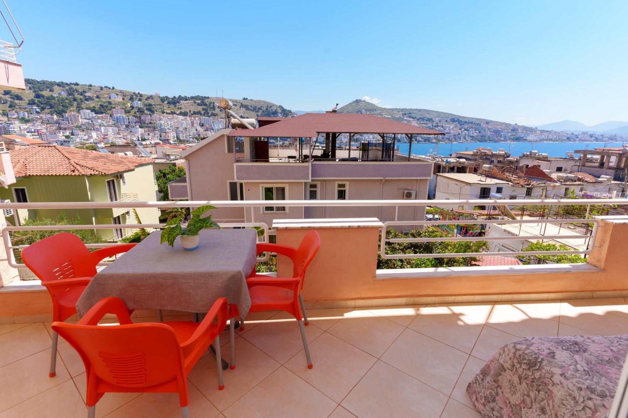 Sarah'S Apartments - 5 Min Walk To Beaches & Boulevard - Big Balcony! ساراندا المظهر الخارجي الصورة